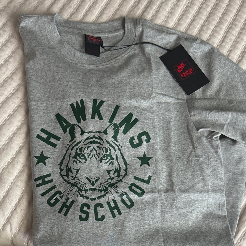 NWT Men Nike Gray Hawkins High School Tee size small